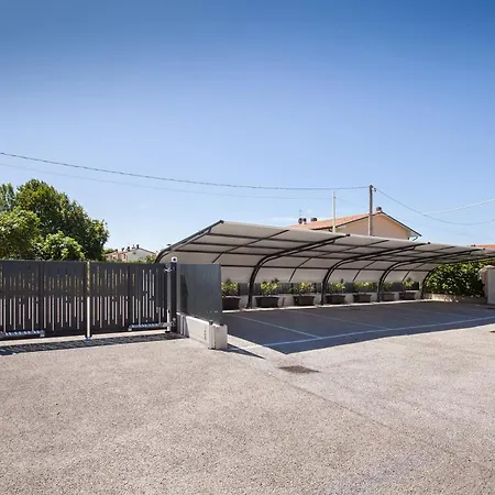 Petra With Pool Appartement